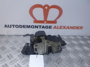 Begagnade Dörrlåsmekanism, 4-dörrars, höger fram Mercedes E (W210) 2.2 E-220D 16V Pris på förfrågan erbjuds av Alexander Autodemontage