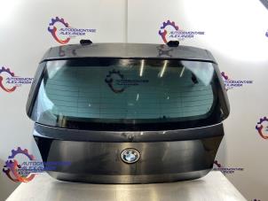 Begagnade Baklucka BMW 1 serie (E81) 118i 16V Pris € 70,00 Marginaltabell erbjuds av Alexander Autodemontage