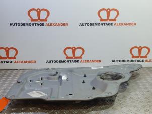 Begagnade Fönstermekanism för bakre dörr, 4-dörrars, höger Volkswagen Touran (1T1/T2) 1.6 FSI 16V Pris € 32,50 Inklusive moms erbjuds av Alexander Autodemontage