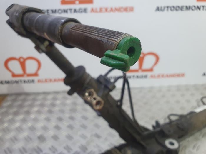 Servostyrningsbox från en Renault Trafic New (FL) 2.5 dCi 16V 115 FAP 2009