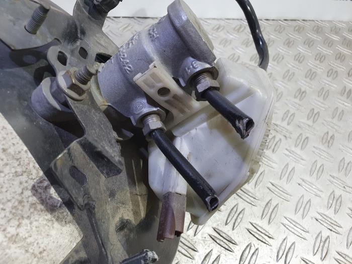 Bromsservo från en Peugeot 308 SW (4E/H) 1.6 HDi 16V FAP 2013