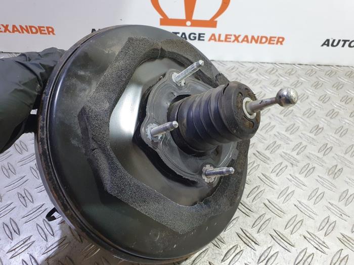 Bromsservo från en Peugeot 308 SW (4E/H) 1.6 HDi 16V FAP 2013