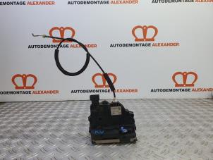 Begagnade Dörrlåsmekanism, 2-dörrars, höger Fiat Punto III (199) 1.3 JTD Multijet Start&Stop 16V Pris på förfrågan erbjuds av Alexander Autodemontage