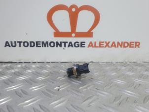 Używane Czujnik cisnienia paliwa Renault Trafic New (FL) 2.5 dCi 16V 115 FAP Cena € 80,00 Procedura marży oferowane przez Alexander Autodemontage