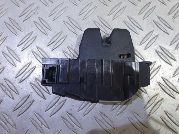 Låsmekanism, baklucka från en Citroën C4 Grand Picasso (UA) 2.0 HDiF 16V 135 2010