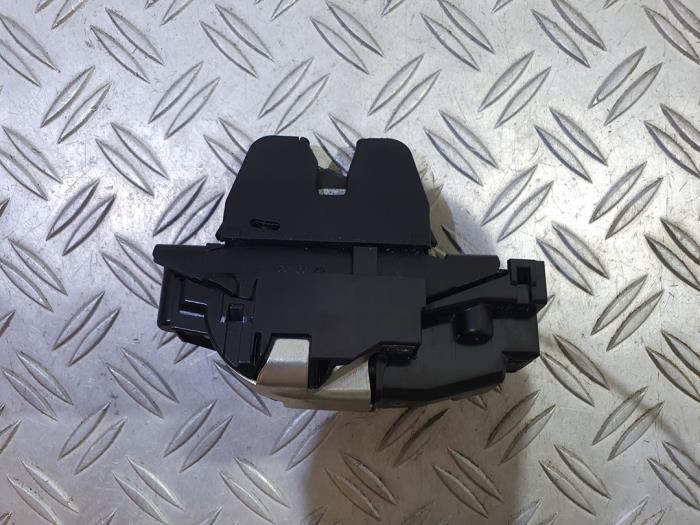 Låsmekanism, baklucka från en Citroën C4 Grand Picasso (UA) 2.0 HDiF 16V 135 2010