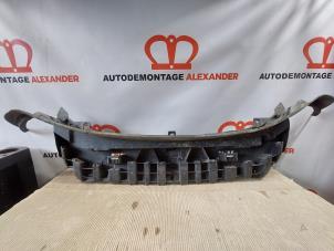 Gebruikte Motor Beschermplaat Ford Fiesta 6 (JA8) 1.0 EcoBoost 12V 100 Van Prijs op aanvraag aangeboden door Alexander Autodemontage