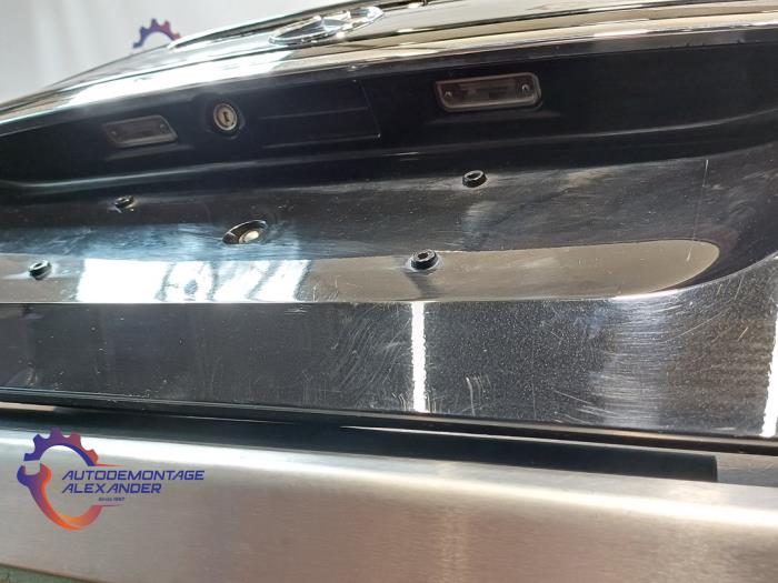 Baklucka från en Mercedes-Benz E (W211) 2.2 E-200 CDI 16V 2004