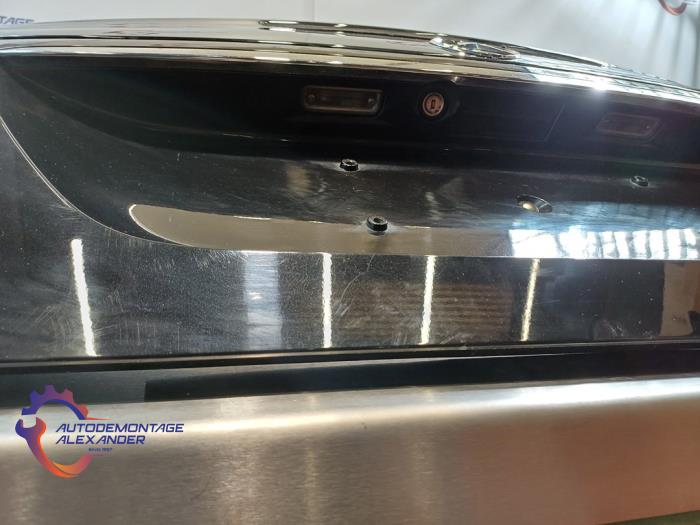 Baklucka från en Mercedes-Benz E (W211) 2.2 E-200 CDI 16V 2004