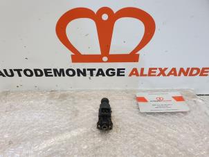 Używane Wtryskiwacz (wtrysk benzyny) Renault Clio III (BR/CR) 1.2 16V 65 Cena € 9,99 Procedura marży oferowane przez Alexander Autodemontage