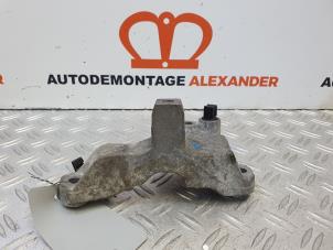 Używane Wspornik skrzyni biegów Renault Scénic III (JZ) 1.6 Energy dCi 130 Cena na żądanie oferowane przez Alexander Autodemontage