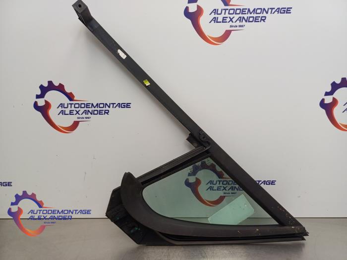 Sidofönster, vänster fram från en Peugeot 208 I (CA/CC/CK/CL) 1.2 Vti 12V PureTech 2018