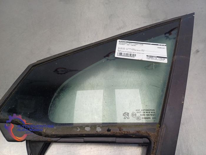 Sidofönster, vänster fram från en Peugeot 208 I (CA/CC/CK/CL) 1.2 Vti 12V PureTech 2018