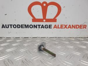 Begagnade Innetemperatursensor Volkswagen Transporter/Caravelle T5 2.0 TDI DRF Pris € 10,00 Marginaltabell erbjuds av Alexander Autodemontage