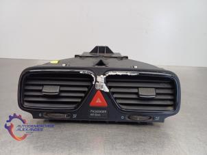 Gebruikte Luchtrooster Dashboard Volkswagen Scirocco (137/13AD) 1.4 TSI 160 16V Prijs € 19,99 Margeregeling aangeboden door Alexander Autodemontage