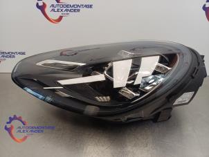 Begagnade Strålkastare, vänster Porsche Cayenne III (9YA) 3.0 V6 Turbo 24V E-Hybrid Pris € 2.000,00 Marginaltabell erbjuds av Alexander Autodemontage