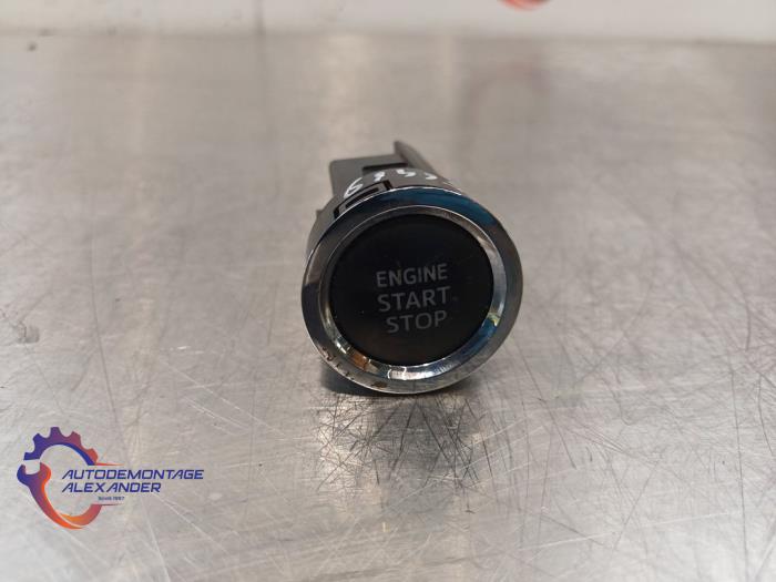 Start/stopp-brytare från en Toyota Yaris III (P13) 1.5 16V Dual VVT-iE 2018