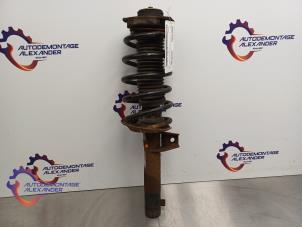 Begagnade Stötdämpare, höger fram Volkswagen Caddy III (2KA,2KH,2CA,2CH) 2.0 SDI Pris på förfrågan erbjuds av Alexander Autodemontage