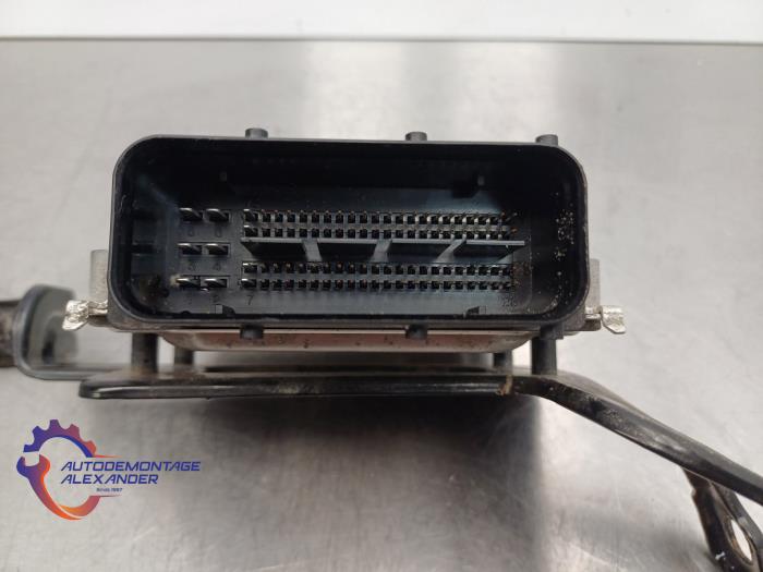 Engine management computer Kia Rio III 1.2 CVVT 16V - 9101090021 G4LA BOSCH
