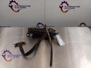 Używane Pojemnik na akumulator Fiat Fiorino (225) 1.3 D 16V Multijet Cena na żądanie oferowane przez Alexander Autodemontage