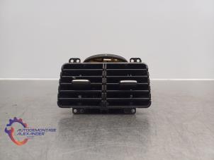 Gebruikte Luchtrooster achter Volkswagen Golf VI (5K1) 1.4 TSI 122 16V Prijs € 40,00 Margeregeling aangeboden door Alexander Autodemontage