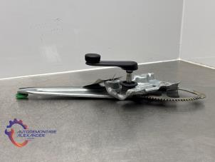 Begagnade Fönstermekanism för bakre dörr, 4-dörrars, vänster Toyota Yaris III (P13) 1.5 16V Dual VVT-iE Pris € 99,99 Inklusive moms erbjuds av Alexander Autodemontage