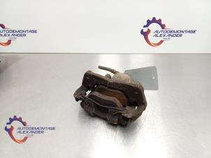 Gebruikte Remklauw (Tang) links-voor Toyota Yaris II (P9) 1.0 12V VVT-i Prijs € 40,00 Margeregeling aangeboden door Alexander Autodemontage