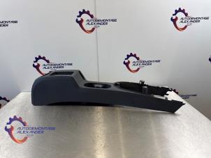 Gebruikte Middenconsoles Volkswagen Caddy III (2KA,2KH,2CA,2CH) 1.6 TDI 16V Prijs € 40,00 Inclusief btw aangeboden door Alexander Autodemontage