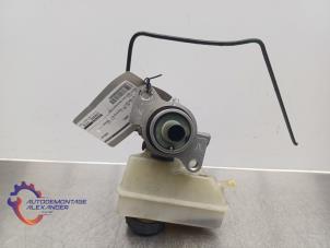 Gebruikte Hoofdremcilinder Mercedes SLK (R170) 2.0 200 16V Prijs op aanvraag aangeboden door Alexander Autodemontage