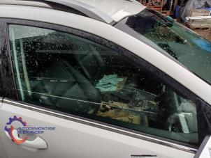 Begagnade Dörrfönster, 4-dörrars, höger fram Kia Stonic (YB) 1.6 CRDi VGT 16V Pris € 59,99 Marginaltabell erbjuds av Alexander Autodemontage