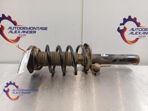 Begagnade Stötdämpare, vänster fram Volkswagen Caddy Combi IV 2.0 TDI 102 Pris € 100,00 Marginaltabell erbjuds av Alexander Autodemontage