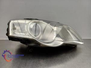 Używane Reflektor prawy Volkswagen Passat Variant (3C5) 1.8 TSI 16V Cena € 60,00 Procedura marży oferowane przez Alexander Autodemontage