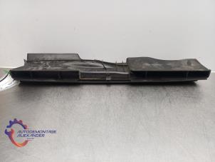 Gebruikte Luchtgeleider Volkswagen Golf VII Variant (AUVV) 1.6 TDI 16V Prijs € 25,00 Margeregeling aangeboden door Alexander Autodemontage