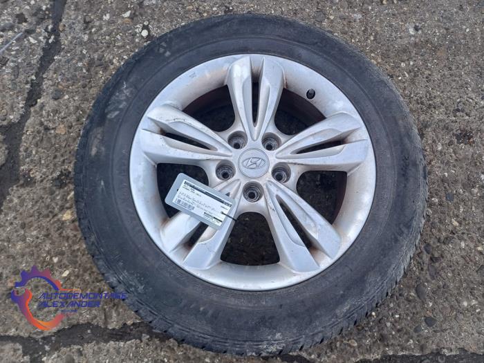 Velg + Band van een Hyundai iX35 (LM) 1.6 GDI 16V 2011