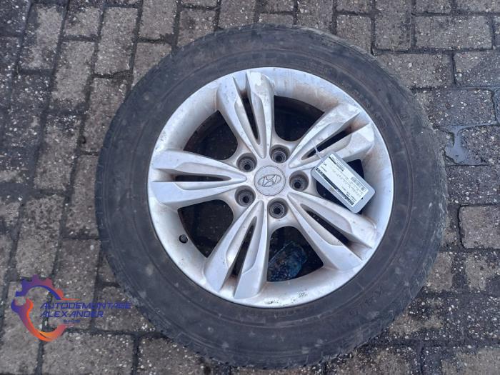 Velg + Band van een Hyundai iX35 (LM) 1.6 GDI 16V 2011