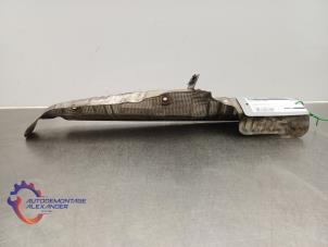 Begagnade Värmesköld BMW 5 serie (F10) 530d xDrive 24V Blue Performance Pris på förfrågan erbjuds av Alexander Autodemontage