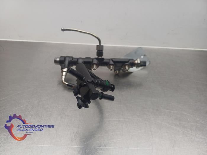 Bränsleinsprutningsmunstycke från en Ford Transit Connect (PJ2) 1.5 TDCi 2020