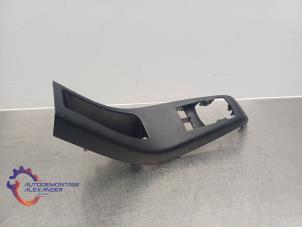 Gebruikte Afdekkap armleuning links Ford Fiesta 7 1.5 TDCi 85 Prijs op aanvraag aangeboden door Alexander Autodemontage