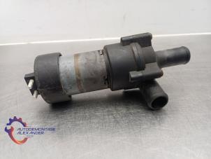 Begagnade Extra vattenpump Mercedes CLK (C209) 2.6 240 V6 18V Pris på förfrågan erbjuds av Alexander Autodemontage