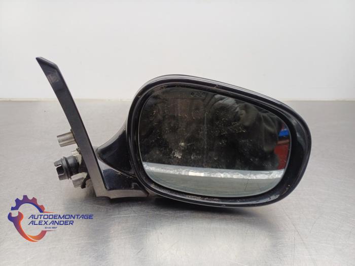 Lusterko zewnetrzne prawe z BMW 1 serie (E88) 118d 16V 2011