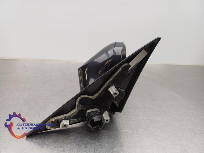 Lusterko zewnetrzne prawe z BMW 1 serie (E88) 118d 16V 2011