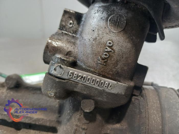 Servostyrningsbox från en Peugeot 5008 I (0A/0E) 1.6 THP 16V 2010