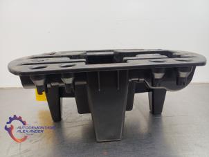 Begagnade Domkraftsset Renault Captur (2R) 0.9 Energy TCE 12V Pris € 39,99 Inklusive moms erbjuds av Alexander Autodemontage