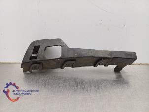 Begagnade Stötfångarfäste, vänster fram Ford Focus 2 C+C 2.0 TDCi 16V Pris på förfrågan erbjuds av Alexander Autodemontage