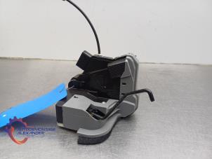 Gebruikte Portierslot Mechaniek 4Deurs links-achter Hyundai i20 (GBB) 1.2i 16V Prijs € 25,00 Inclusief btw aangeboden door Alexander Autodemontage