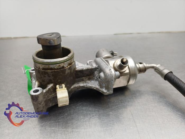 Högtryckspump från en BMW 1 serie (F20) 114i 1.6 16V