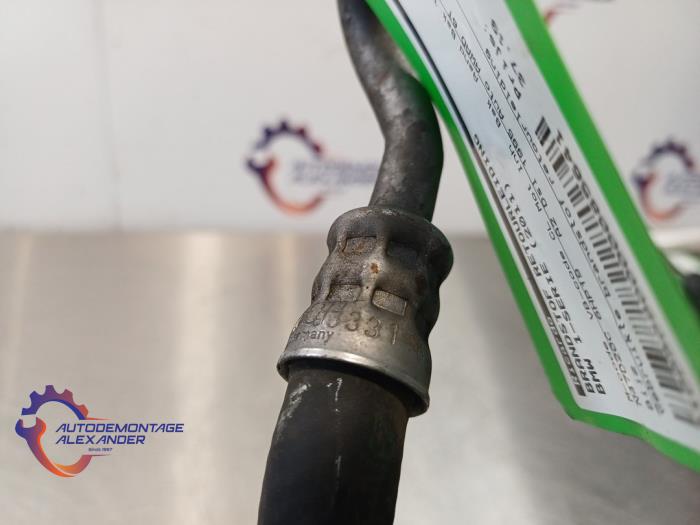 Brandstof retourleiding van een BMW 1 serie (E88) 118d 16V 2011