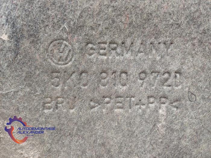 Isolering, hjulhus från en Volkswagen Golf VI (5K1) 1.6 TDI 16V 2011