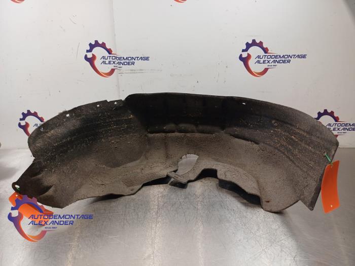 Isolering, hjulhus från en Volkswagen Golf VI (5K1) 1.6 TDI 16V 2011