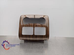 Gebruikte Middenconsoles Landrover Range Rover IV (LG) 4.4 SDV8 32V Prijs op aanvraag aangeboden door Alexander Autodemontage